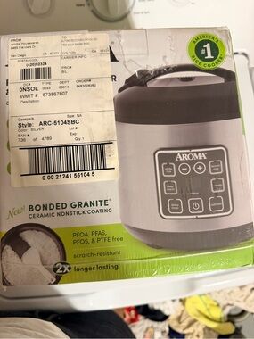 Aroma Home Silver and Black Digital Rice Cooker